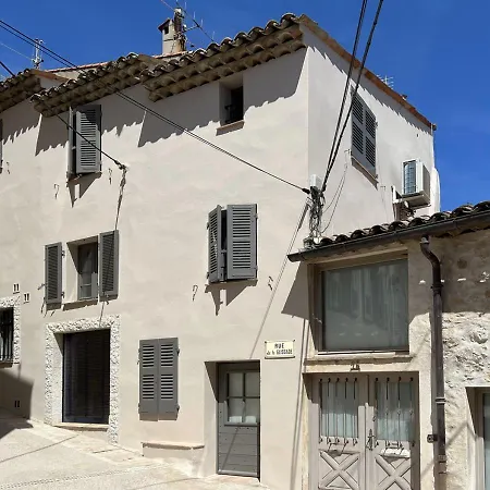 Holiday home Maison Contemporaine, Vieux Village De
